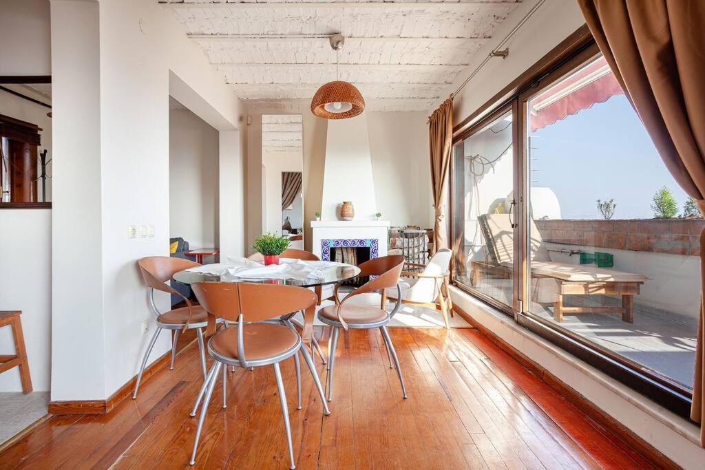 Magnificent View, In The Center Apartment *