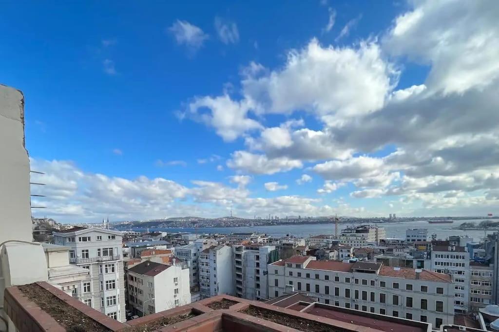 Magnificent View, In The Center Apartment