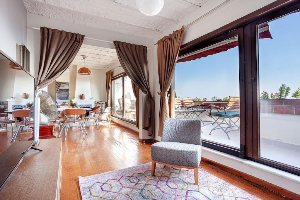 Magnificent View, In The Center Apartment *