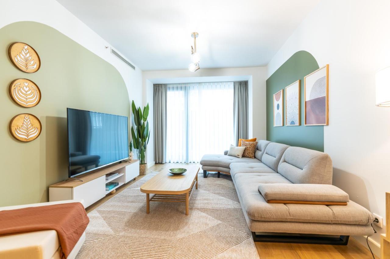 Apartment 1-bdr Getaway With Poolgym Near Taksim Square