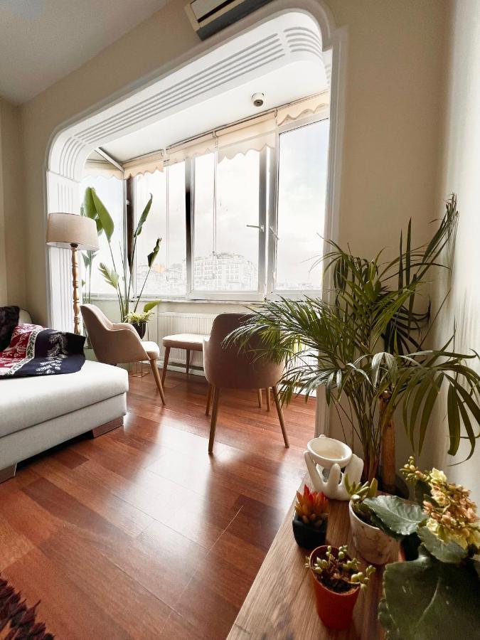 Apartment Amazing Bosphorus View, 2 Bedroom New Furnished In Center