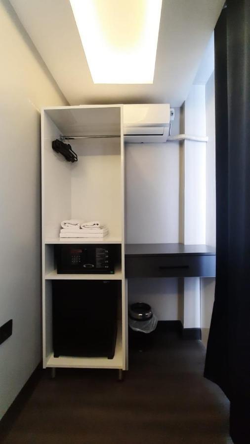 Otel Door *