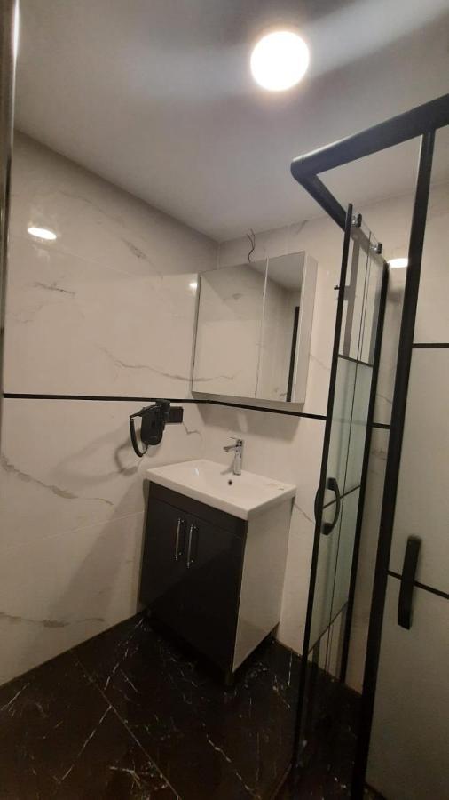 Otel Door