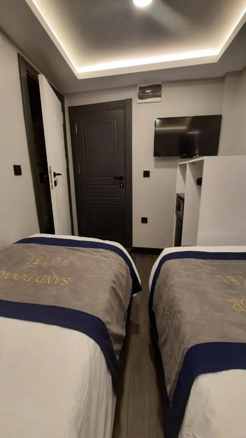 Otel Door