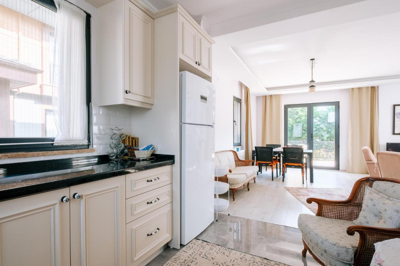 Chic W Pool Garden Fireplace In Sile Villa *