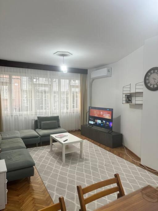 Taksim Cihangir'de 2+1 Apartment Istanbul