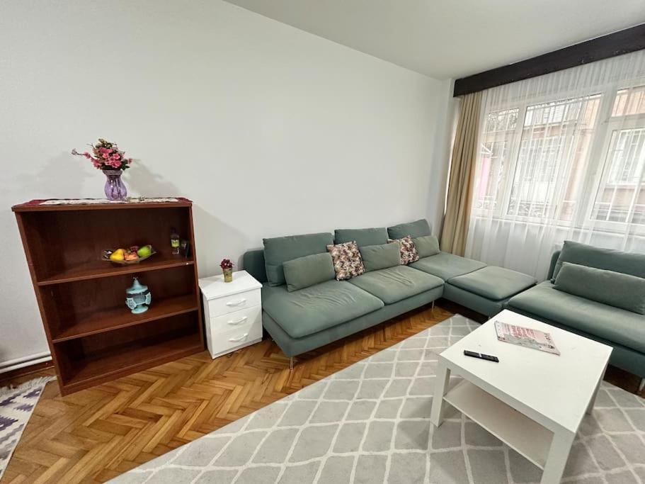 Taksim Cihangir'de 2+1 *