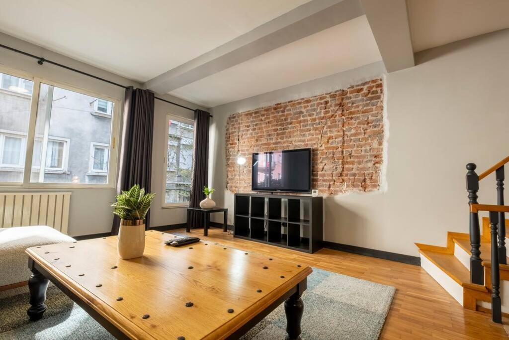 Apartment Stylishly Decorated Fourlex House *