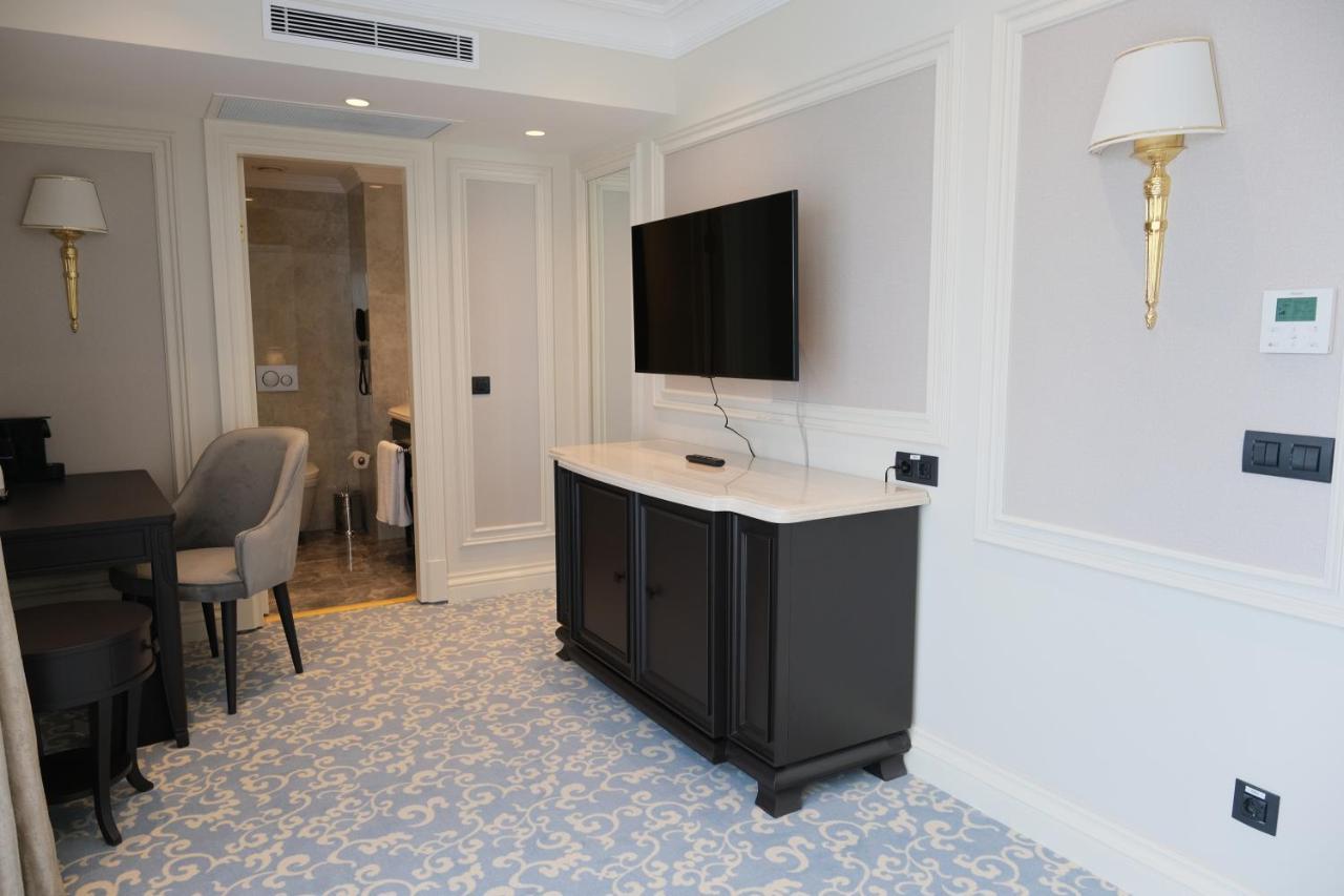 Dekalb Hotel *