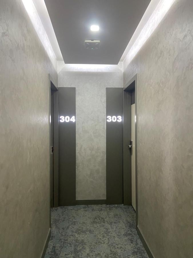 Forever 21 Hotel *
