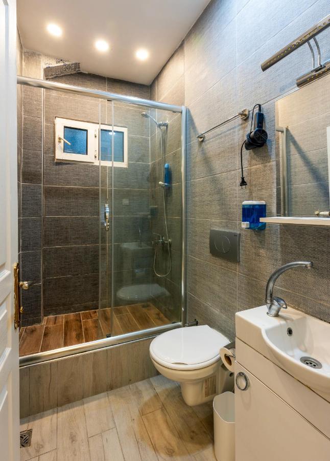 In The Center Of Taksim And Galataport 2 Bedrooms And 1 Living In