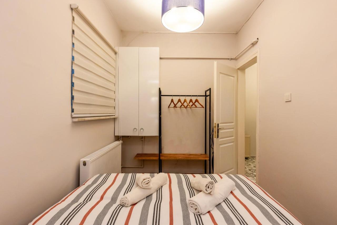 In The Center Of Taksim And Galataport 2 Bedrooms And 1 Living In *