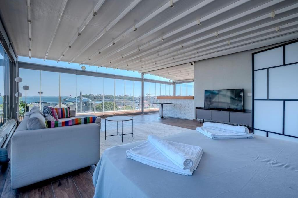 Penthouse: View & Retractable Roof Apartment *