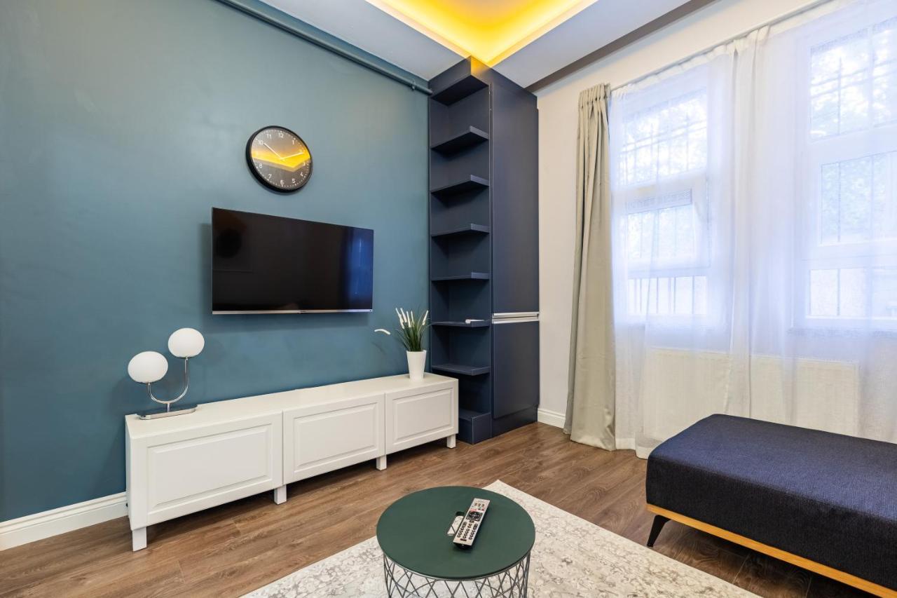 Red Suites Balat - Orange And Blue