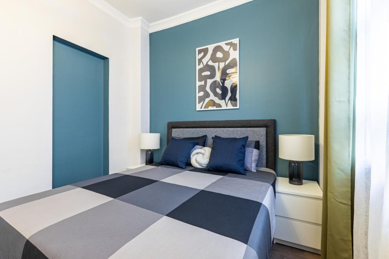 Red Suites Balat - Orange And Blue Apartment