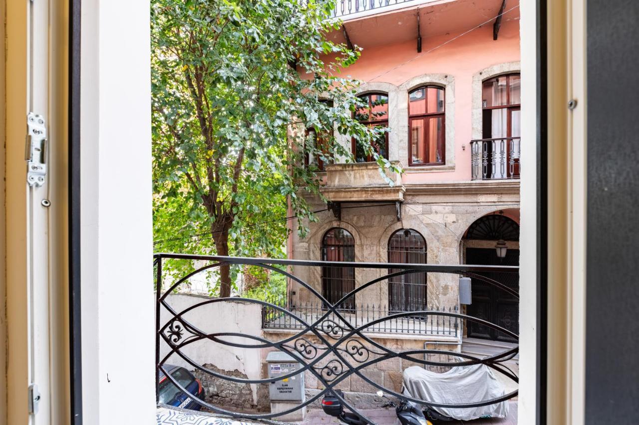 Red Suites Balat - Orange And Blue Apartment *