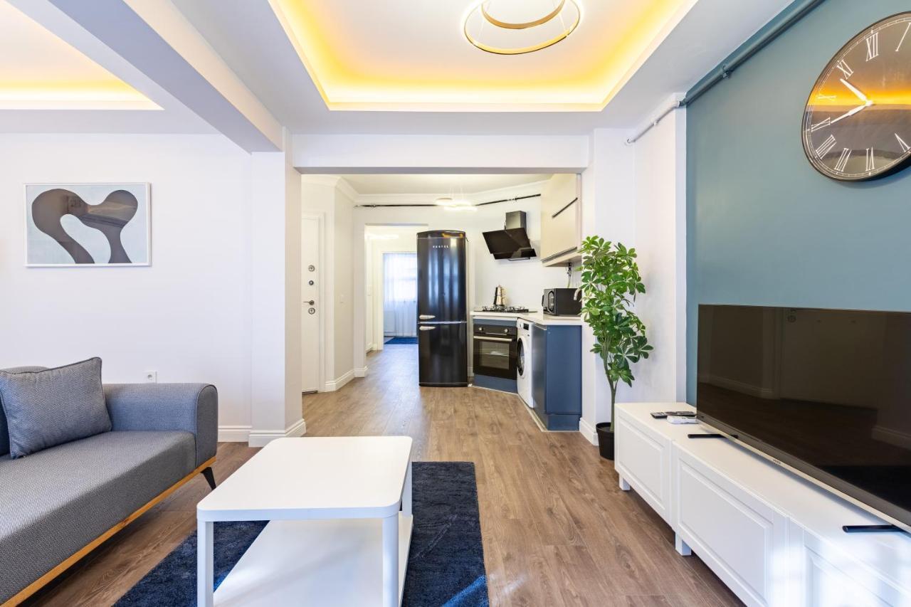 Red Suites Balat - Orange And Blue