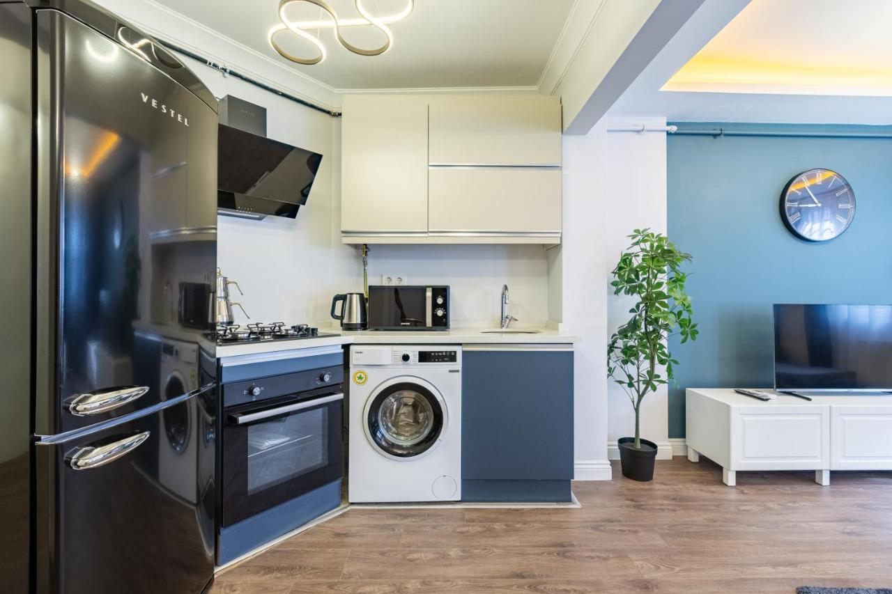 Apartment Red Suites Balat - Orange And Blue