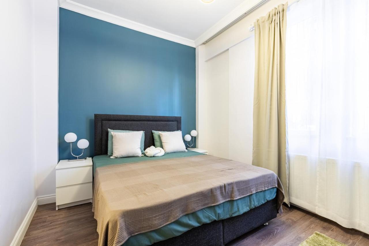 Red Suites Balat - Orange And Blue Apartment *