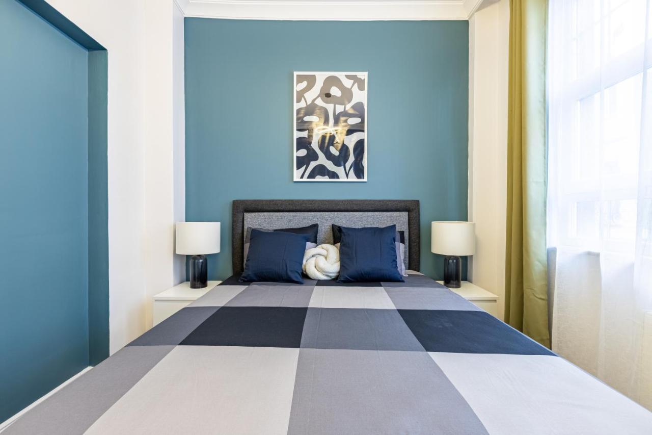 Apartment Red Suites Balat - Orange And Blue