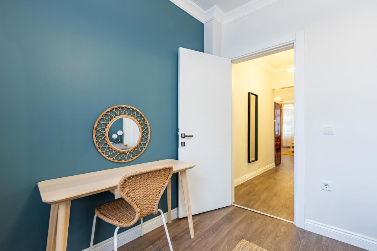 Red Suites Balat - Orange And Blue Apartment *