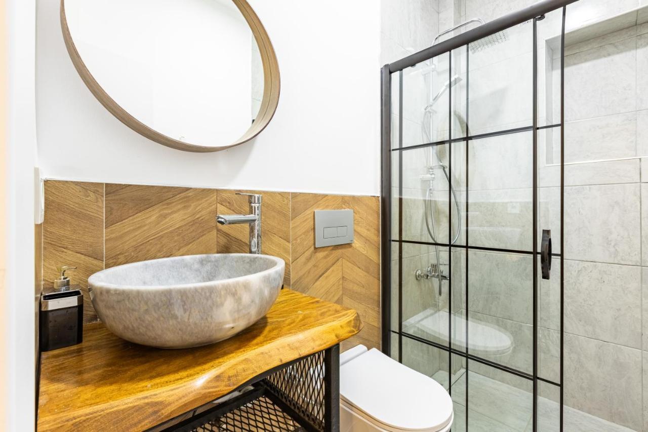 Red Suites Balat - Orange And Blue Apartment *