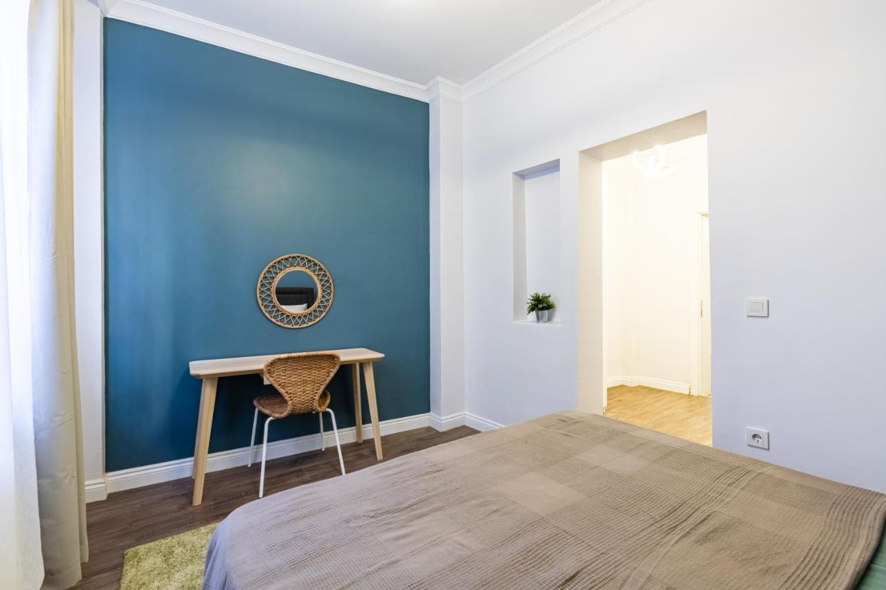 Red Suites Balat - Orange And Blue Apartment *