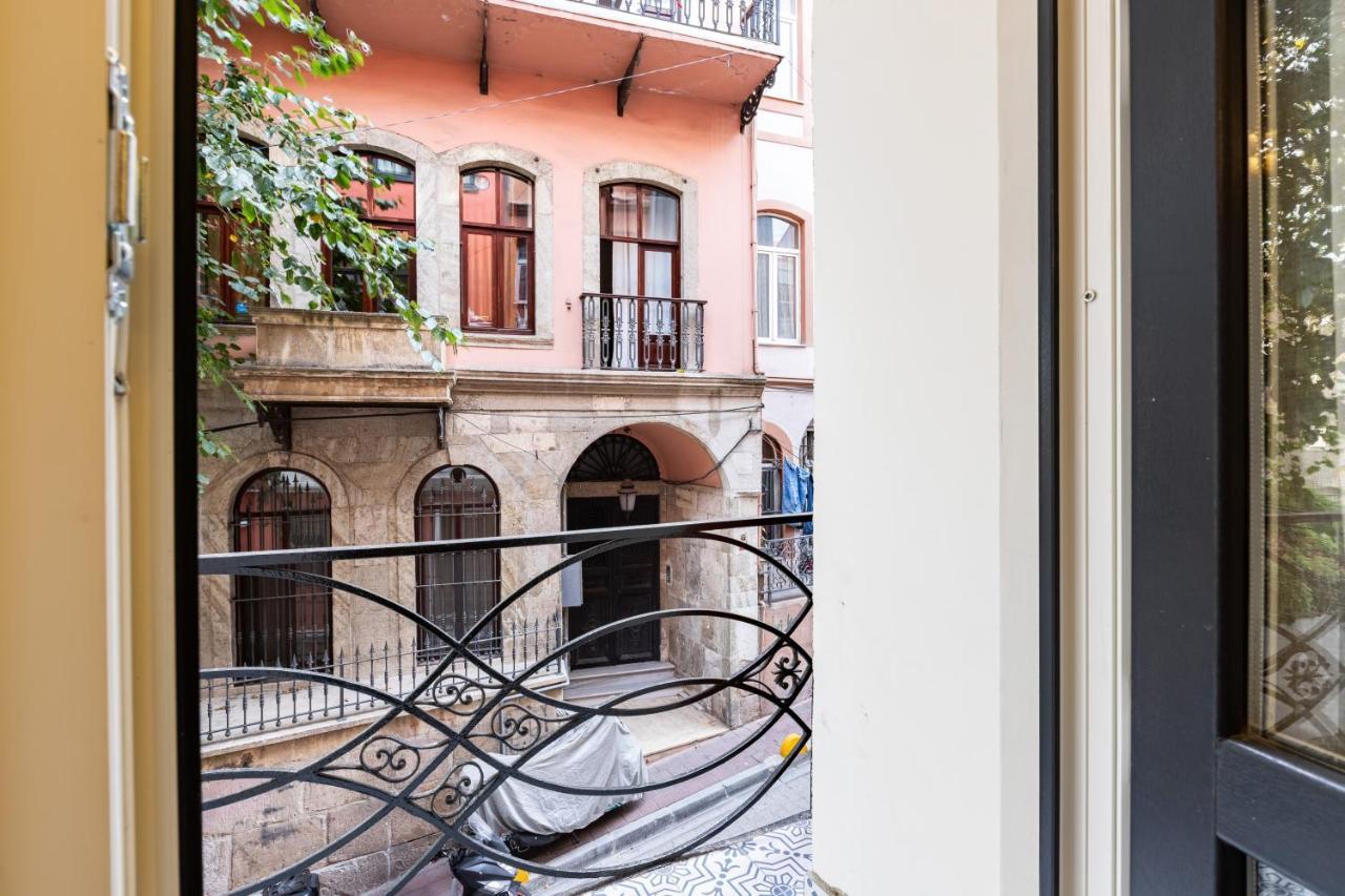 Red Suites Balat - Orange And Blue Apartment *