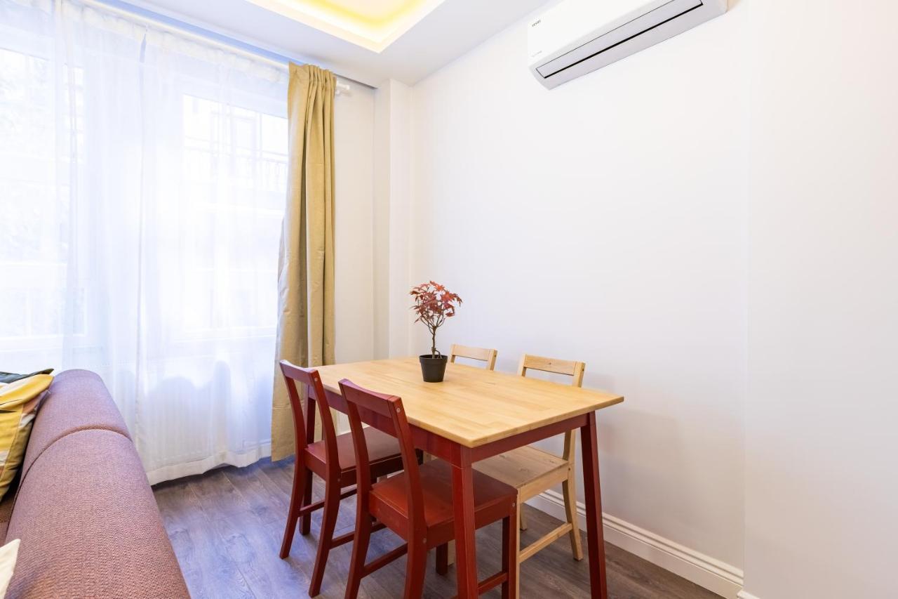 Red Suites Balat - Orange And Blue