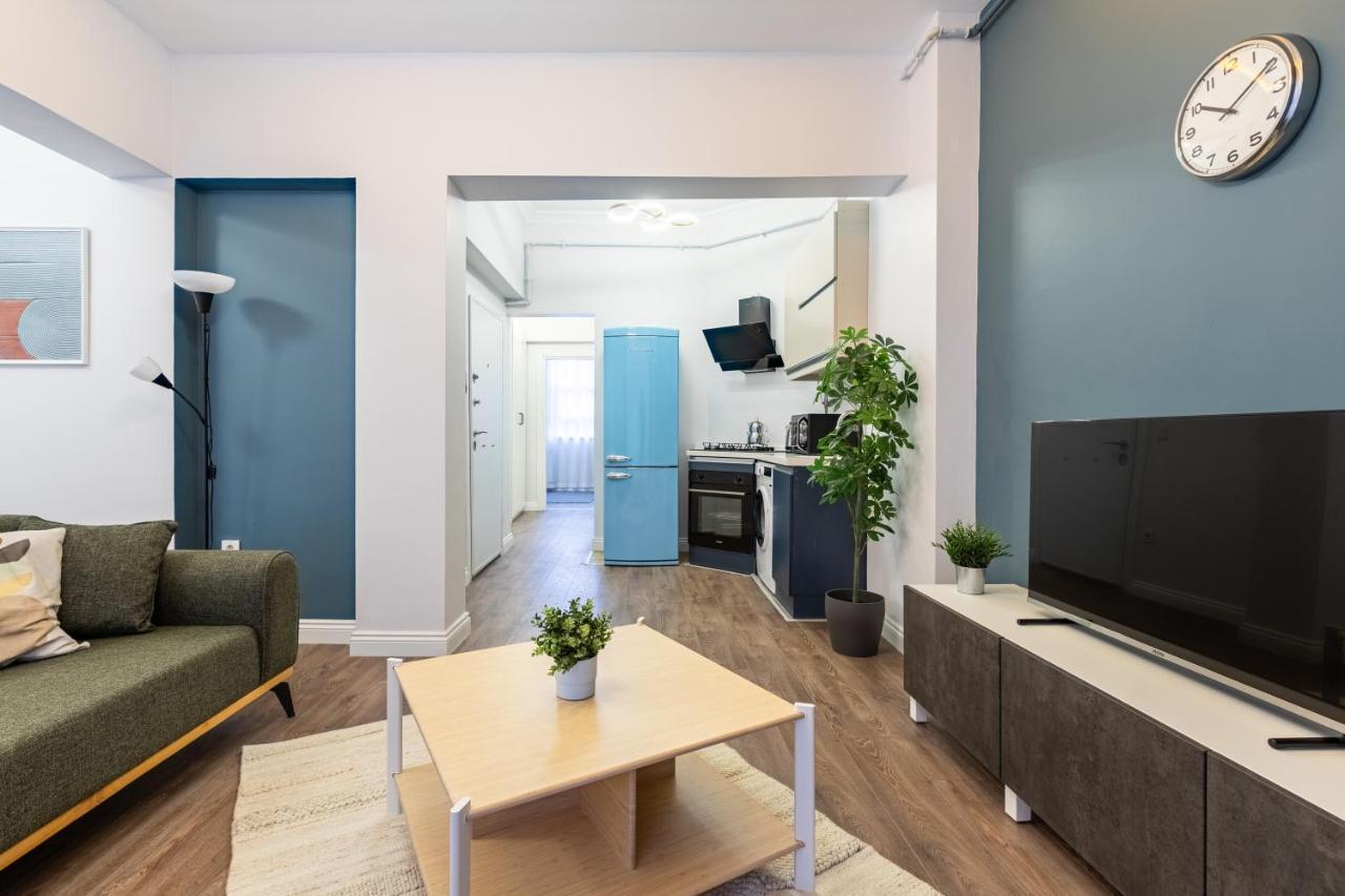 Red Suites Balat - Orange And Blue *