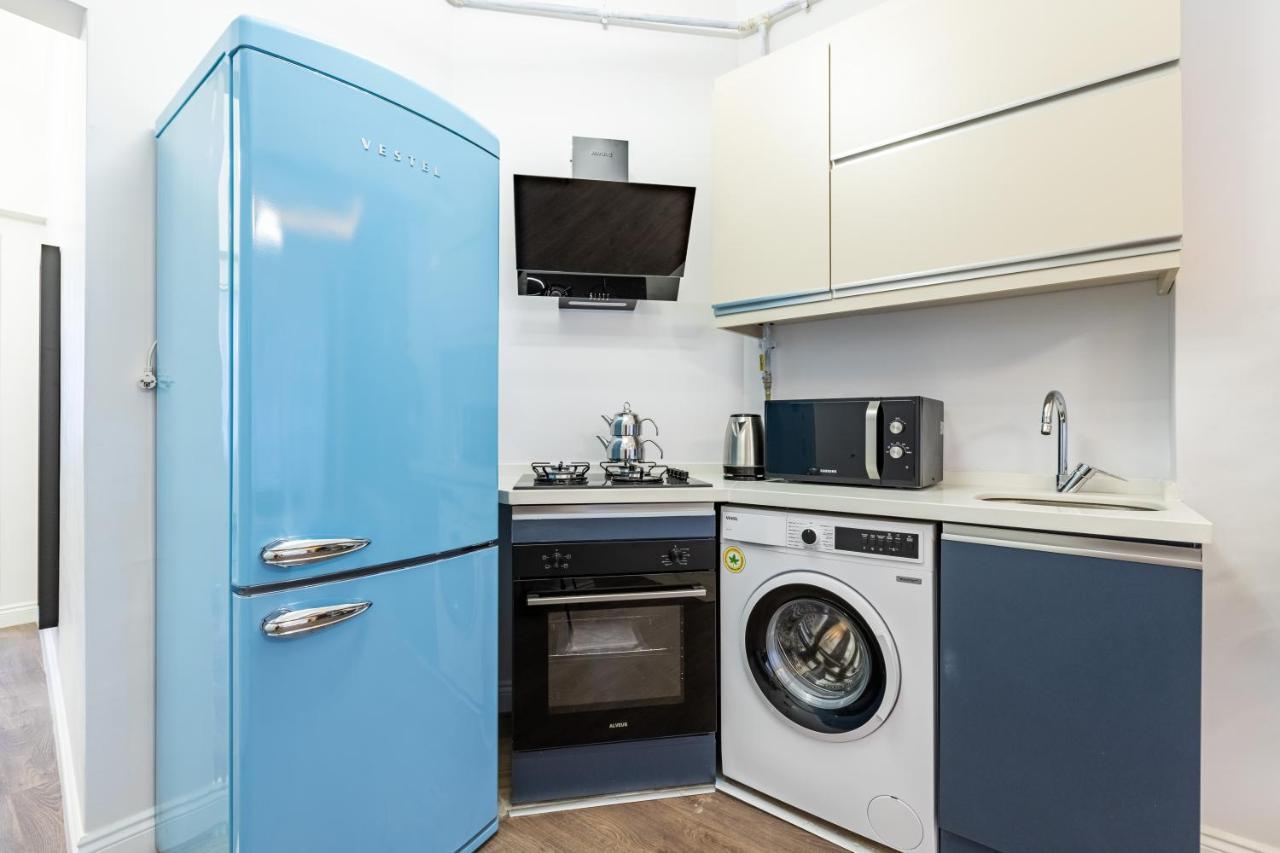 Red Suites Balat - Orange And Blue Apartment *