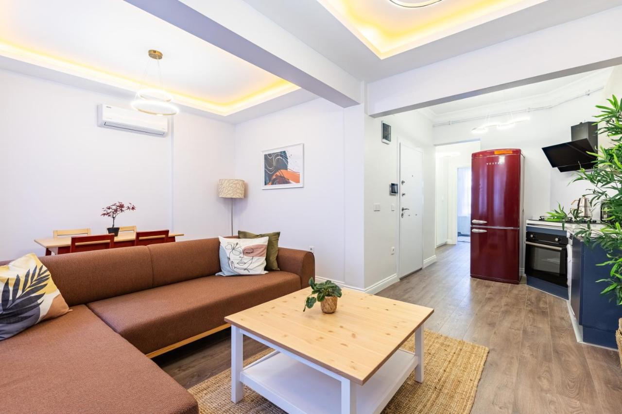 Red Suites Balat - Orange And Blue
