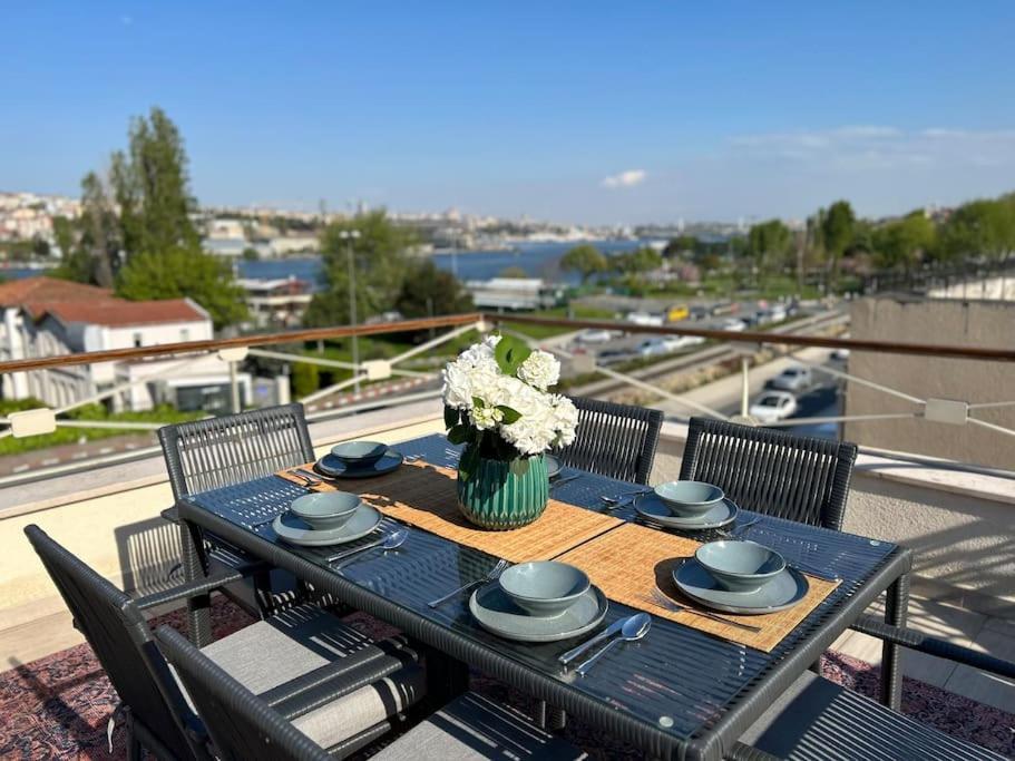 Waterfront By The Tram - Private Terrace With Dome & Golden Horn View In Fatih Ferienhaus
