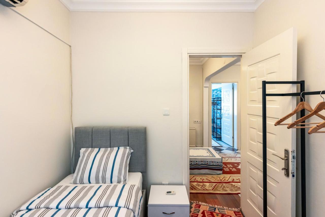 In The Center Of Taksim And Galataport 3 Bedrooms And 1 Living In Apartment *