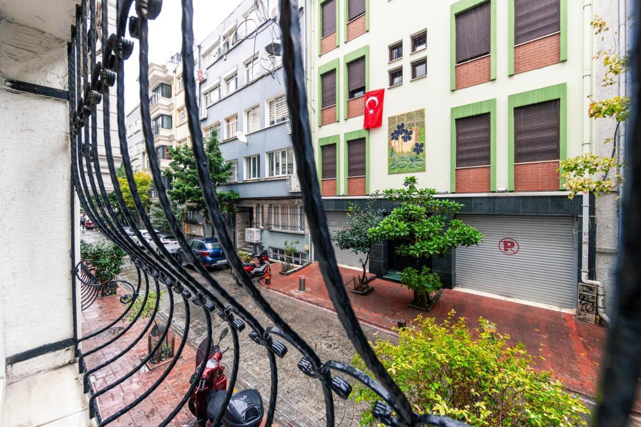 In The Center Of Taksim And Galataport 2 Bedrooms And 1 Living In