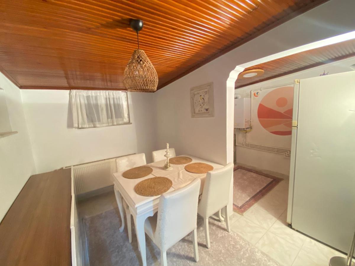 Stylish 2 Bedrooms 1 Lounge Flat In Kadikoey İstanbul