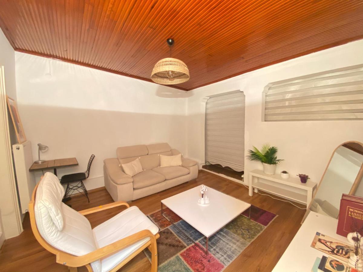 Stylish 2 Bedrooms 1 Lounge Flat In Kadikoey İstanbul