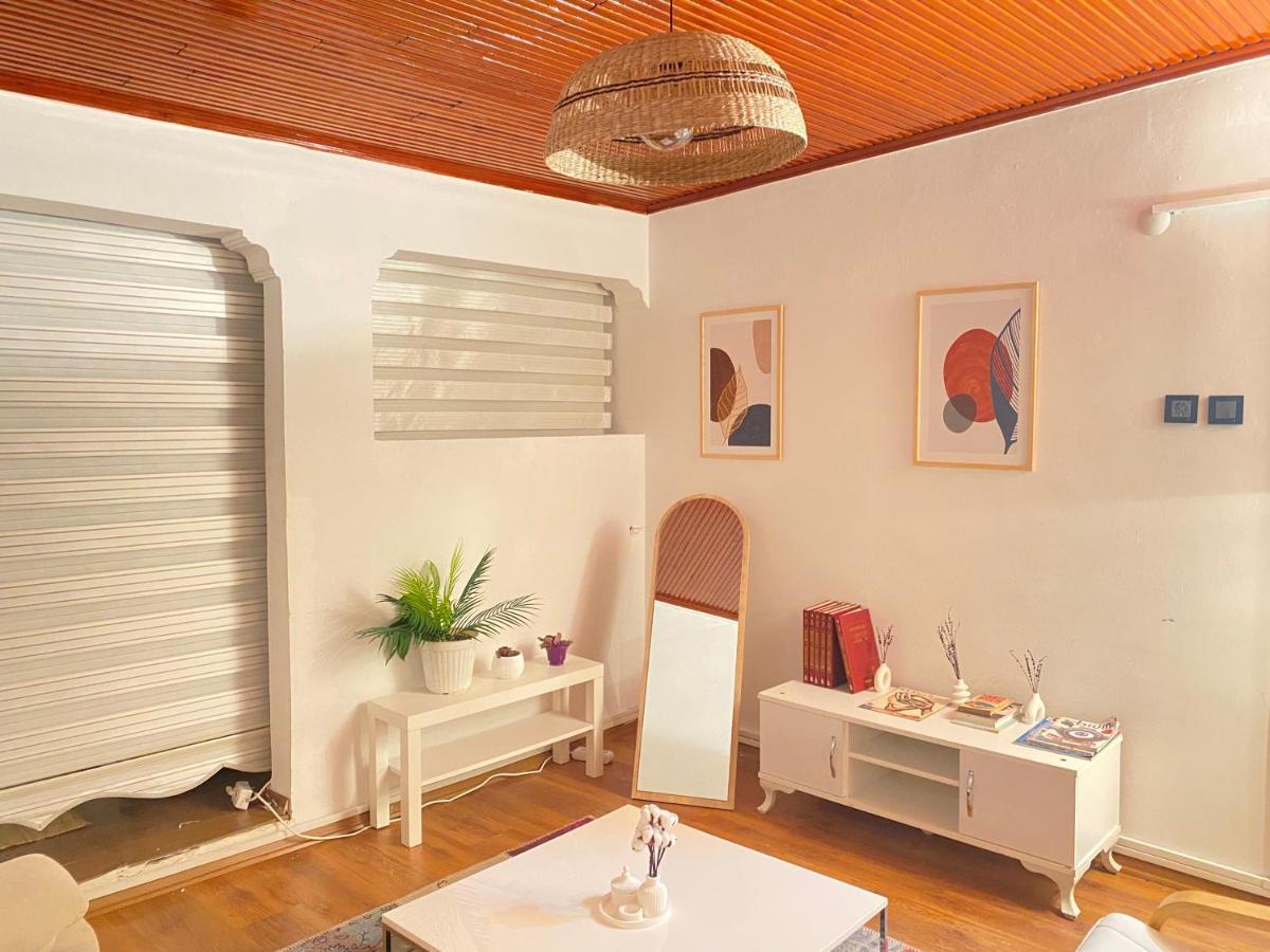 Stylish 2 Bedrooms 1 Lounge Flat In Kadikoey Daire İstanbul