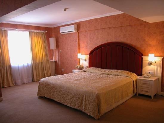 Atay Hotel *