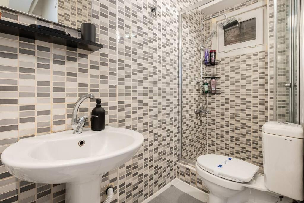 Apartment View Near Istiklal Street At Galatasaray