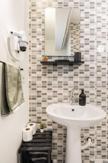 Apartment View Near Istiklal Street At Galatasaray *