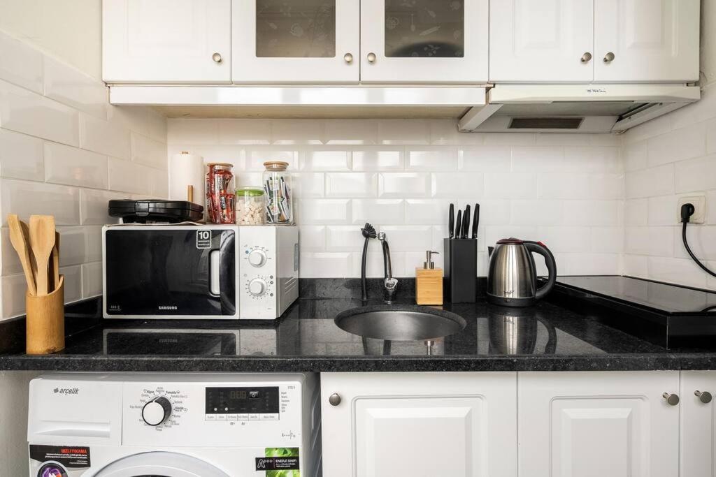 Apartment View Near Istiklal Street At Galatasaray *