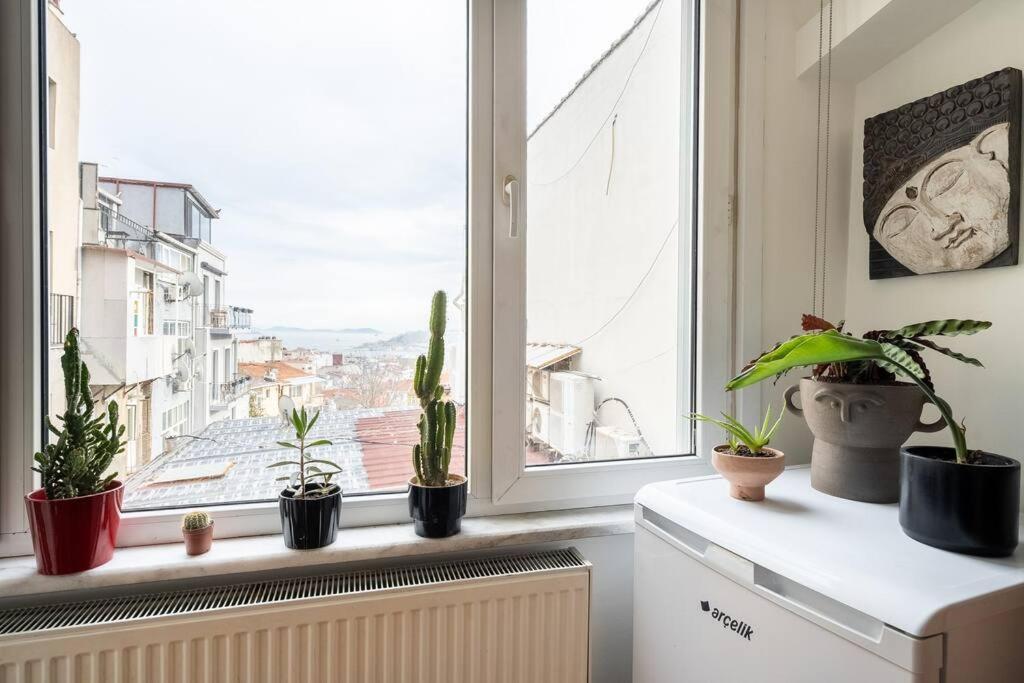 Apartment View Near Istiklal Street At Galatasaray