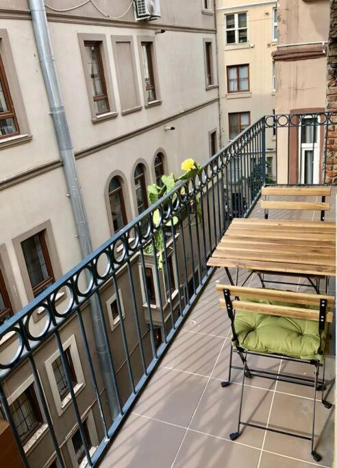 View Near Istiklal Street At Galatasaray Apartment *