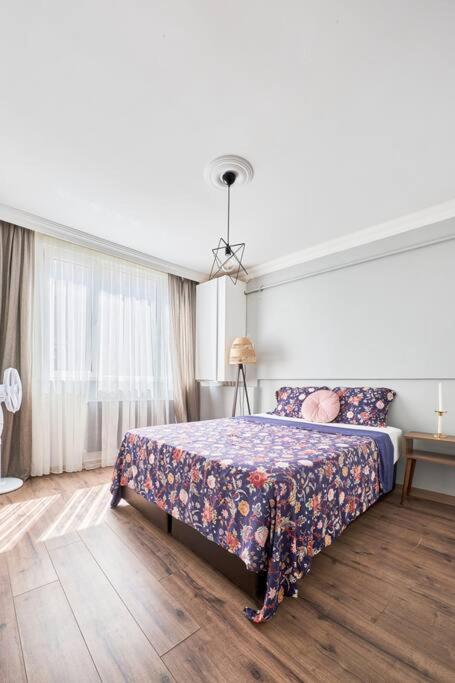 A Flat In The Center With Terrace Apartment *