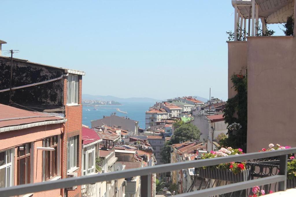 A Flat In The Center With Terrace Apartment Istanbul