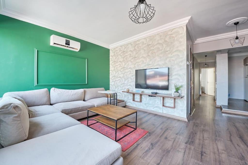 A Flat In The Center With Terrace Apartment