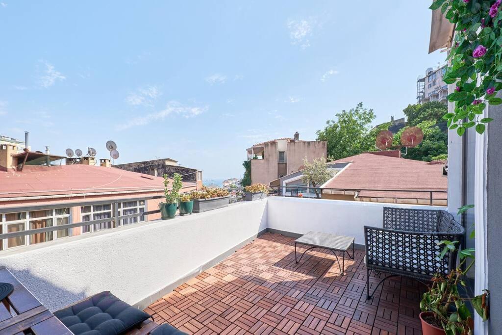 A Flat In The Center With Terrace Istanbul