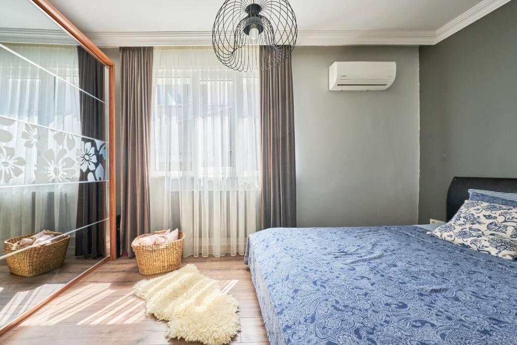A Flat In The Center With Terrace