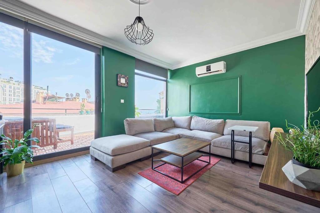 Apartment A Flat In The Center With Terrace Istanbul